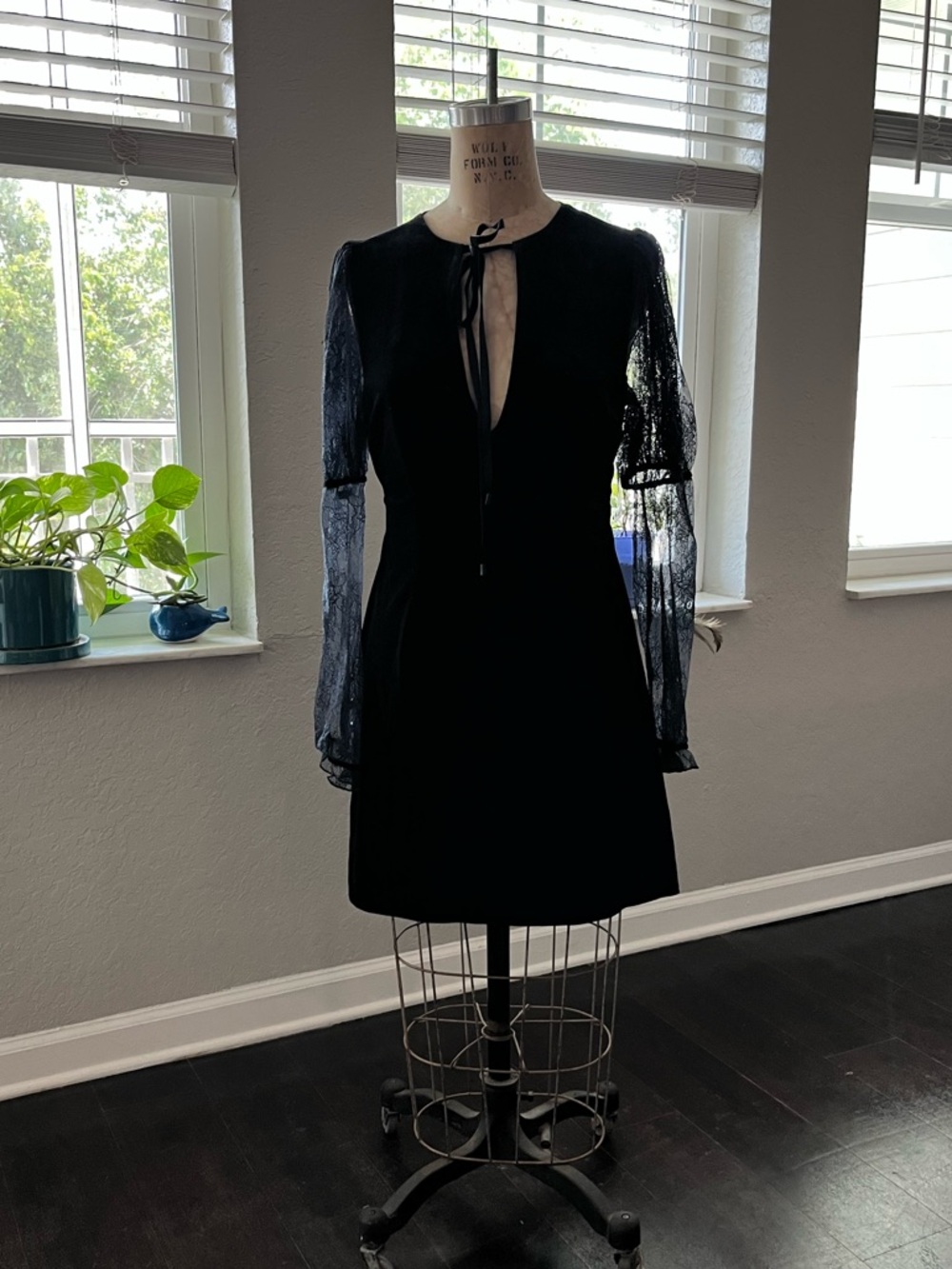 Free People Black Long-Sleeve Tie Neck Velvet an Lace Dress NWT size small